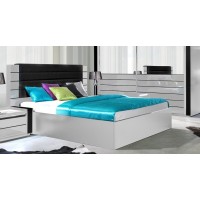 Lit double 160 cm avec option coffre LINA. Coloris blanc et noir brillant avec une finition en simili cuir. Sommier inclus