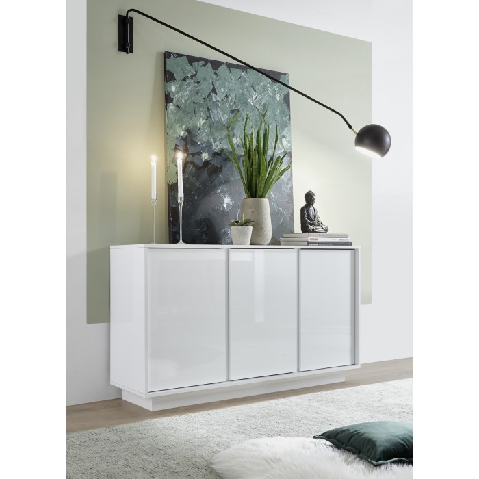 Buffet 3 portes, collection CREAM, coloris blanc laqué brillant, idéal pour un salon ou une salle à manger design