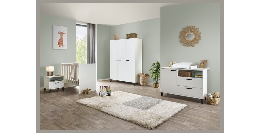 Chambre bébé ou enfant DANAÉ coloris blanc : un lit 60x120 évolutif en 90x200, une armoire, une commode à langer et un chevet.