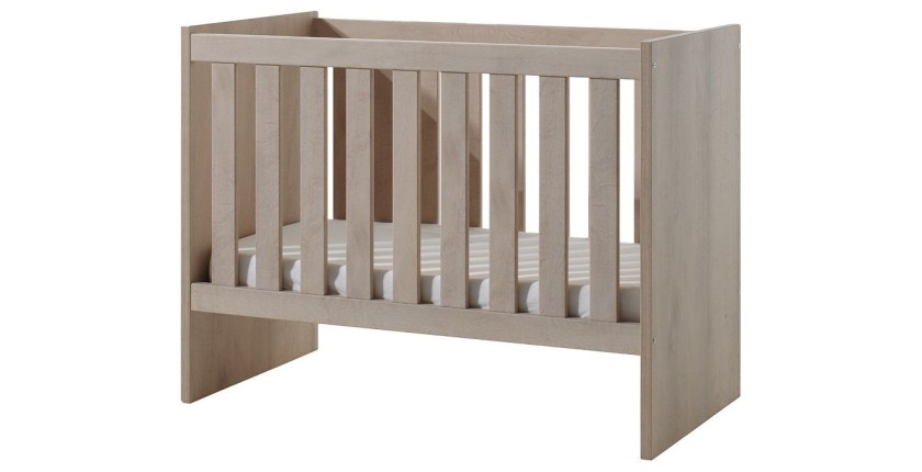 Chambre bébé ou enfant LOUISE comprenant un lit 60x120 évolutif en 90x200, une armoire, une commode à langer et un chevet.